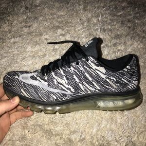 Nike Air Max 2016 SIZE 10